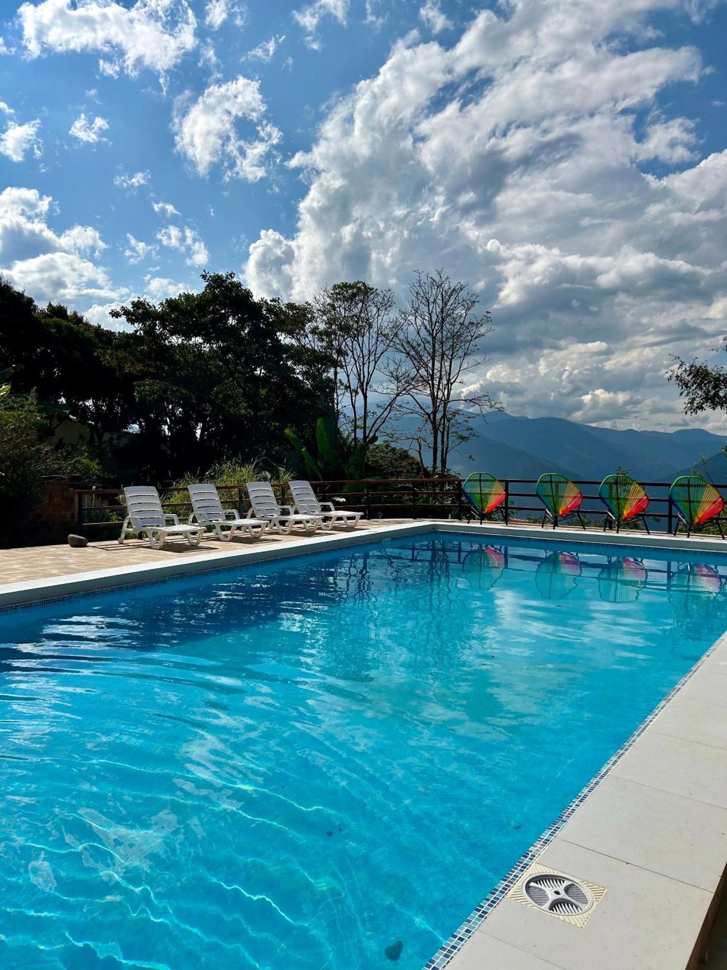 Villa Camila Hostel Coroico Exteriör bild