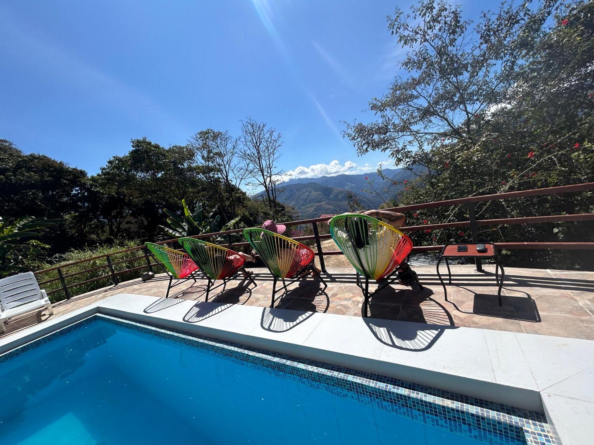 Villa Camila Hostel Coroico Exteriör bild