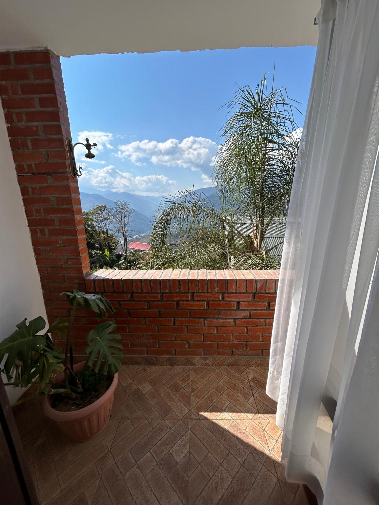 Villa Camila Hostel Coroico Exteriör bild