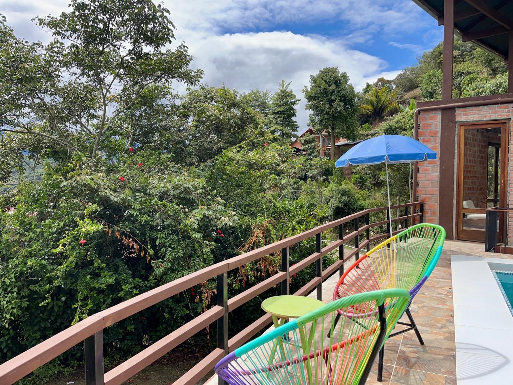 Villa Camila Hostel Coroico Exteriör bild