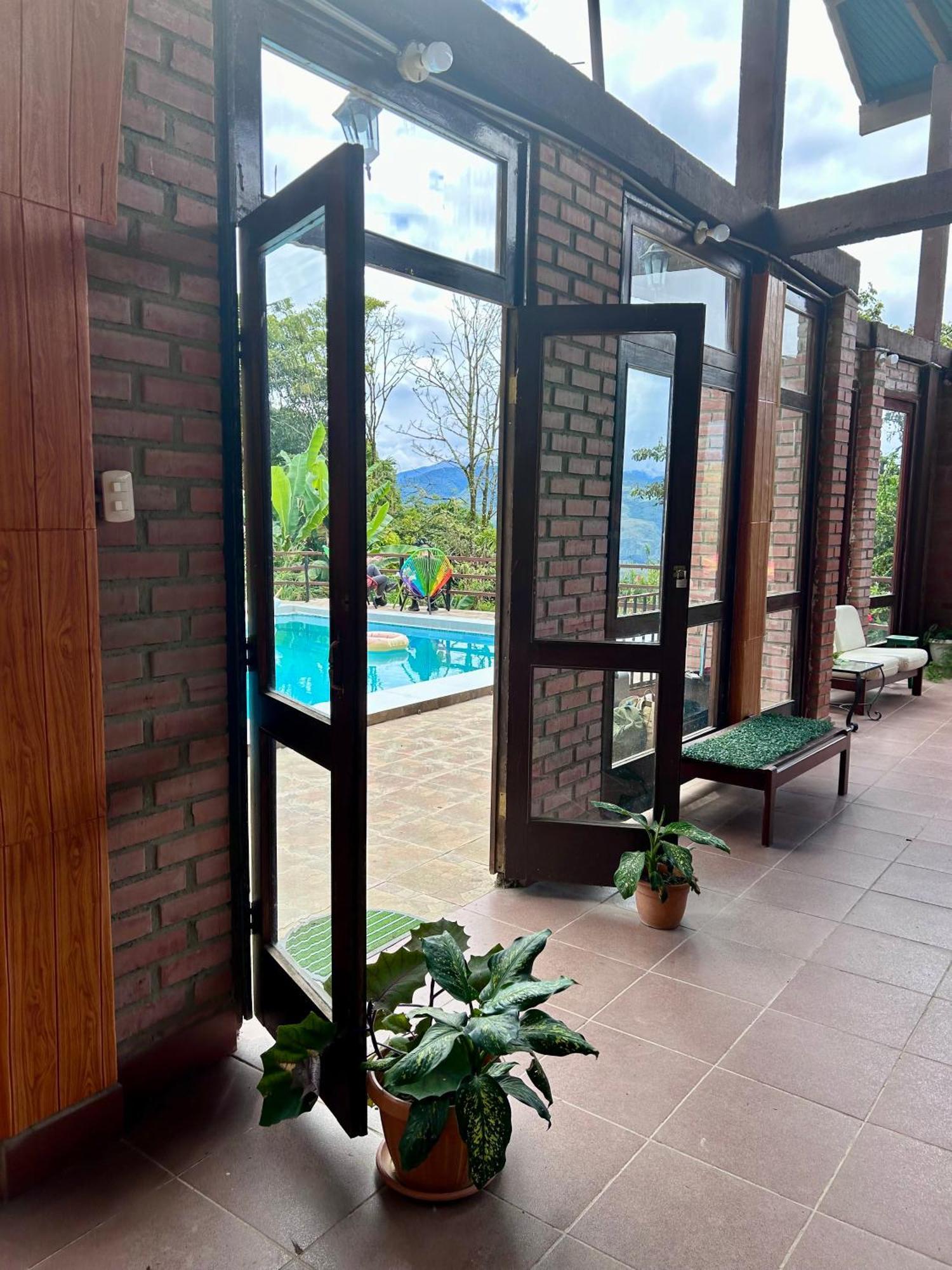 Villa Camila Hostel Coroico Exteriör bild