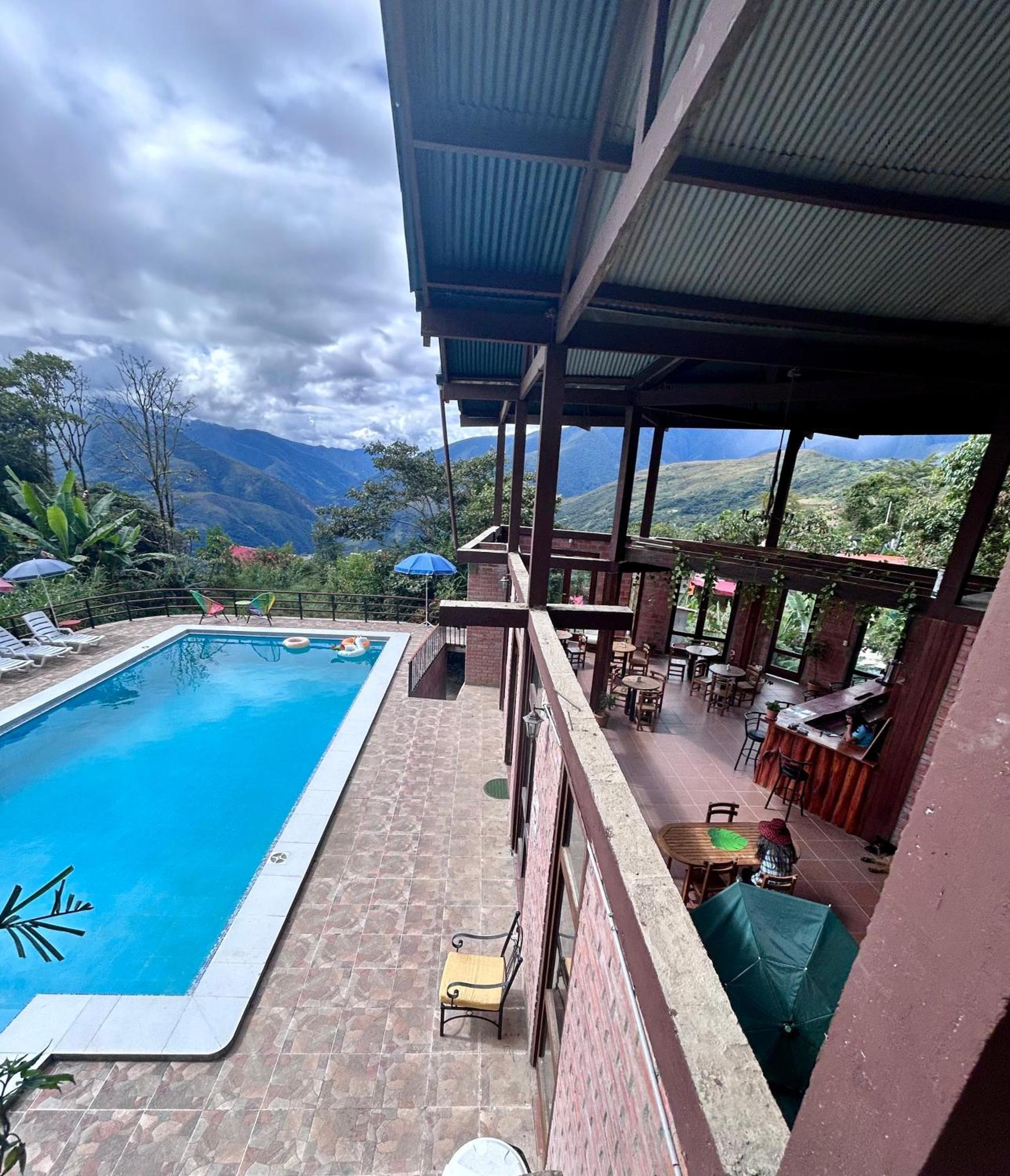 Villa Camila Hostel Coroico Exteriör bild