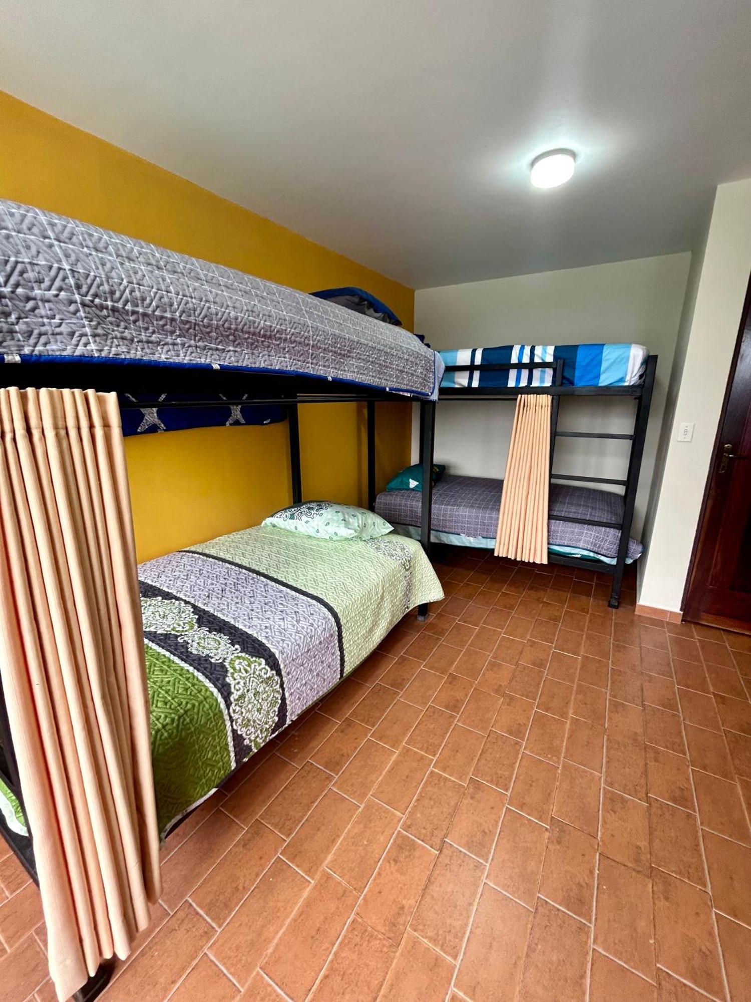Villa Camila Hostel Coroico Exteriör bild