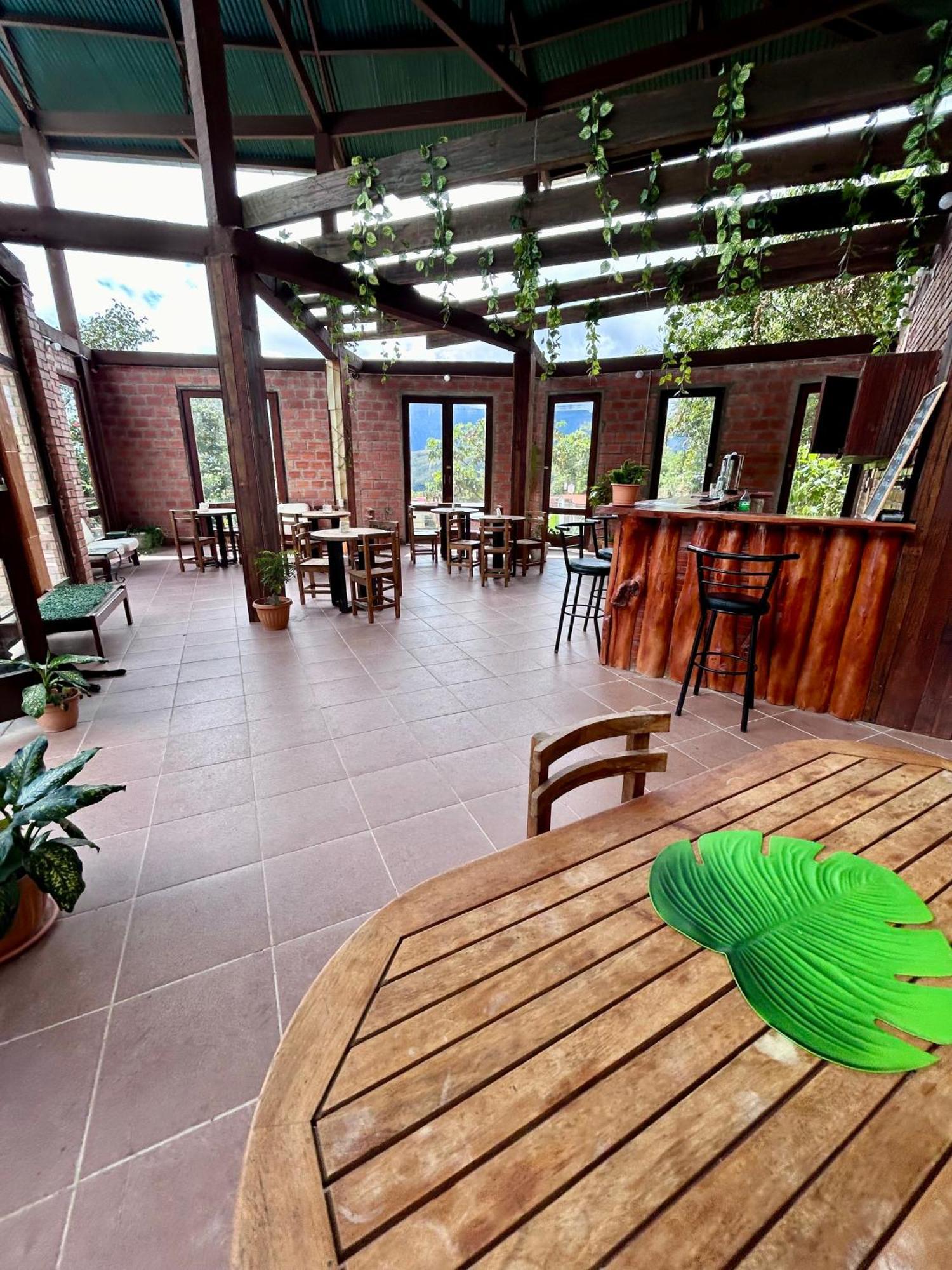 Villa Camila Hostel Coroico Exteriör bild