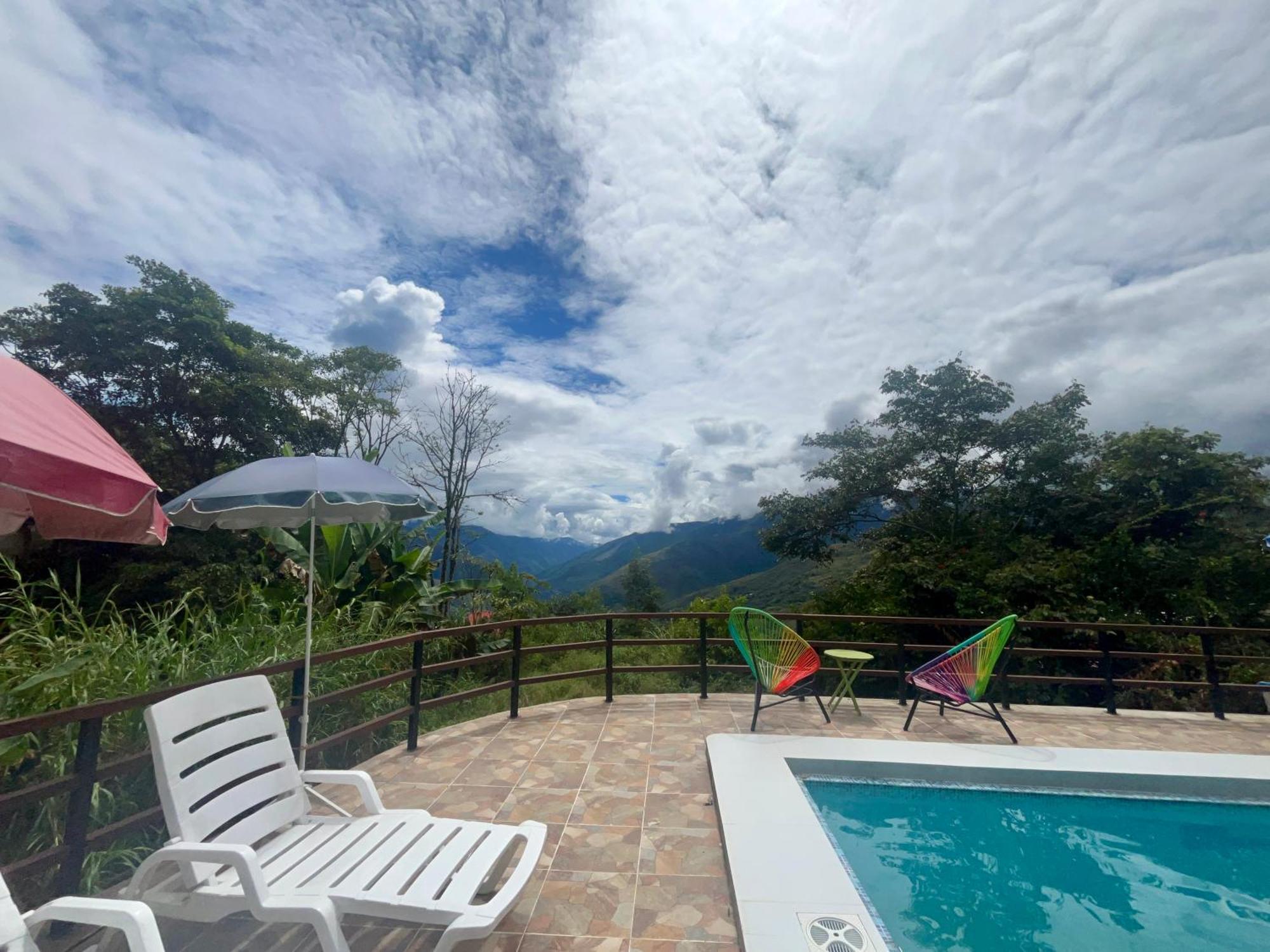 Villa Camila Hostel Coroico Exteriör bild